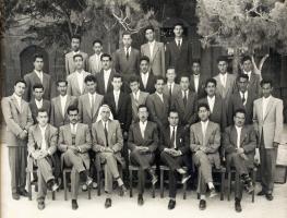الأساتذة وطلاب الصف الخامس الثانوي عام 1959