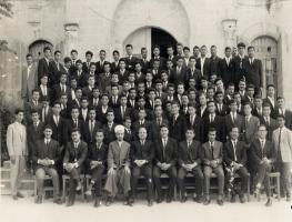 الأساتذة وطلاب المدرسة عام 1964-1965