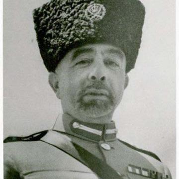 صورة شخصية لجلالة الملك عبدلله الاول باللباس العسكري